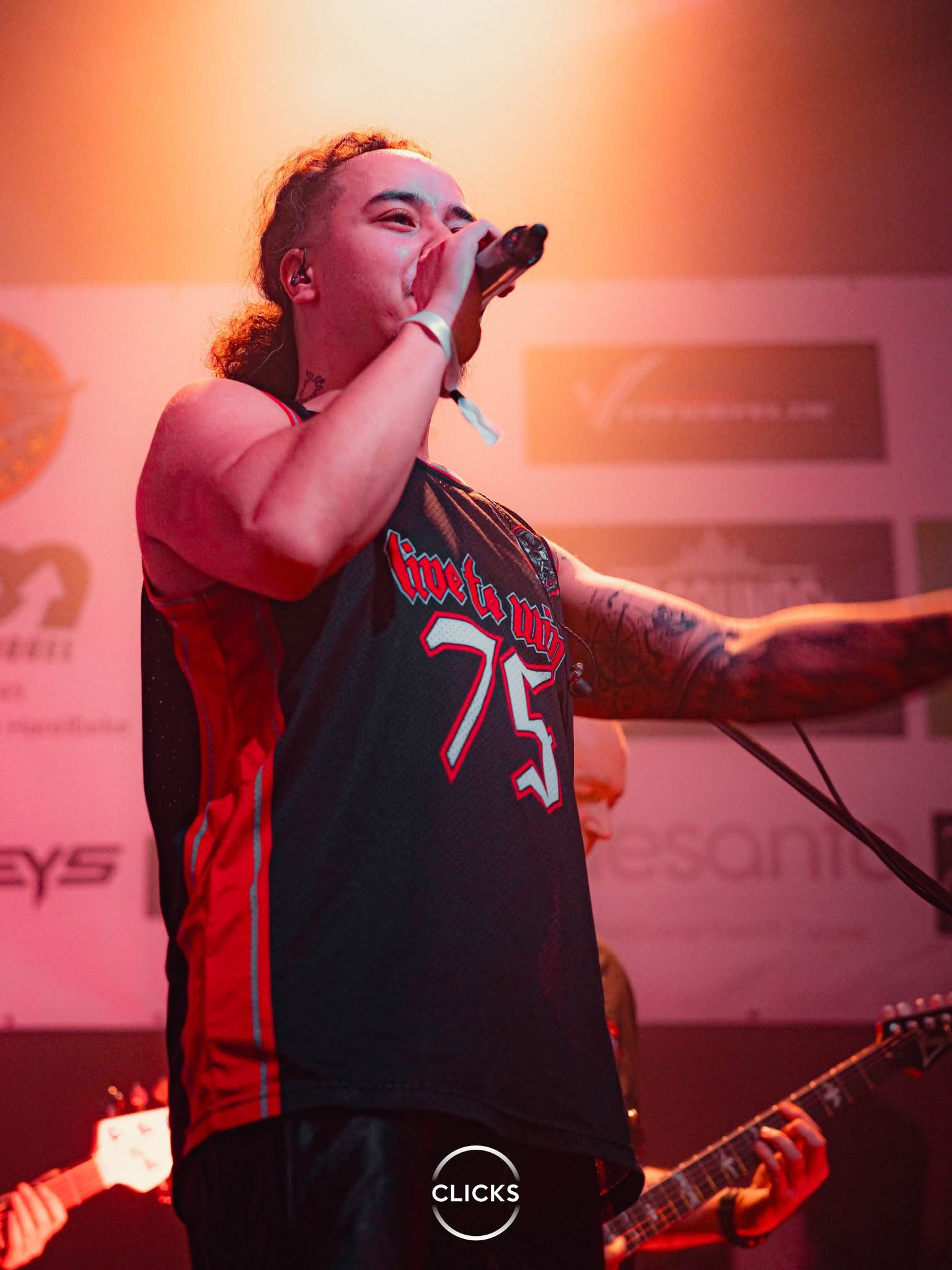 Enrique, vocals of Locura