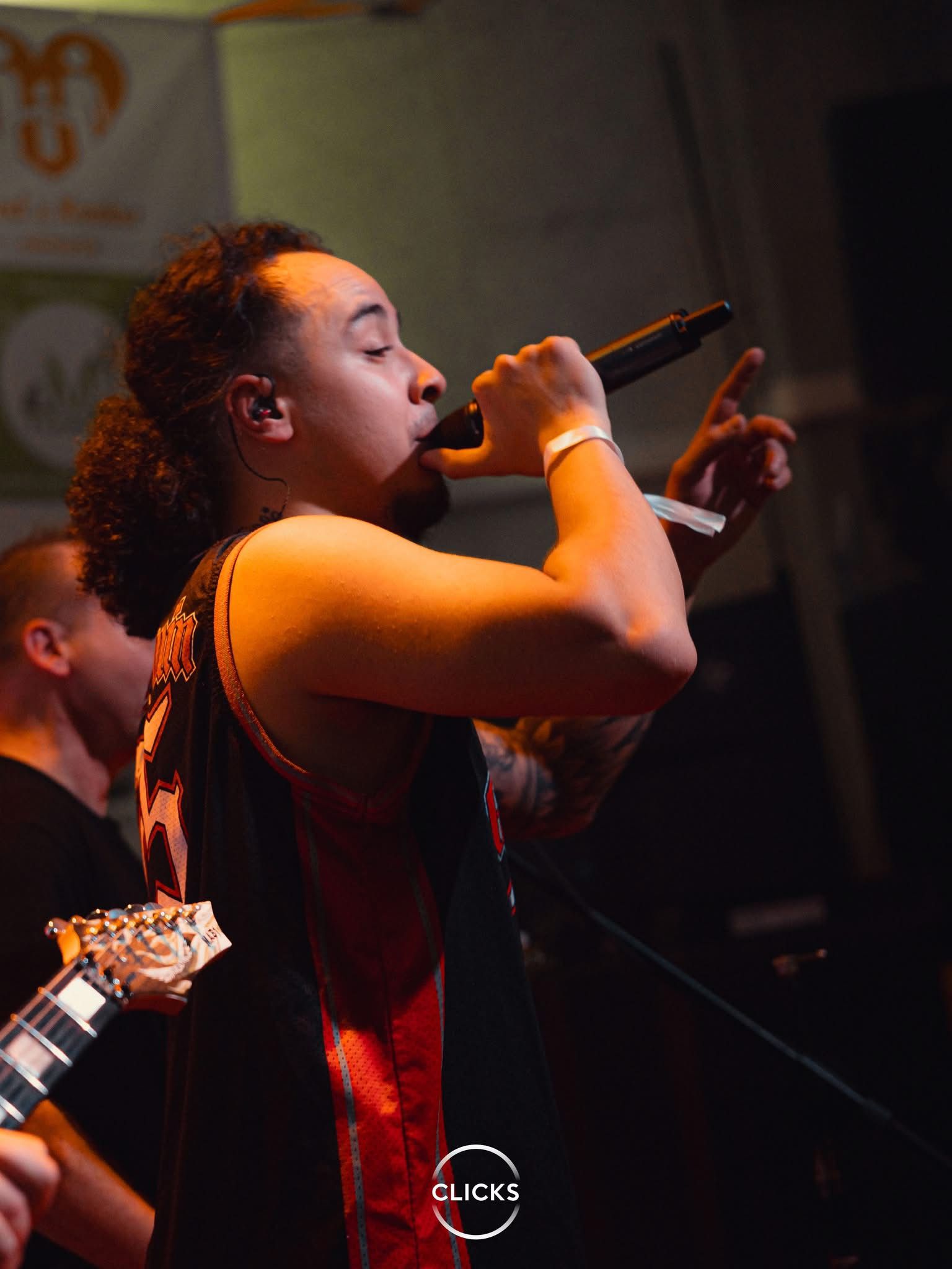 Enrique, vocals of Locura