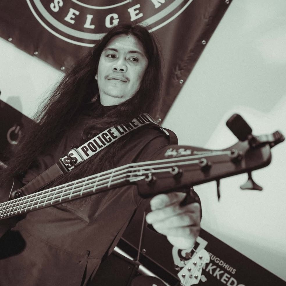 Erwin - Bass Player of Locura