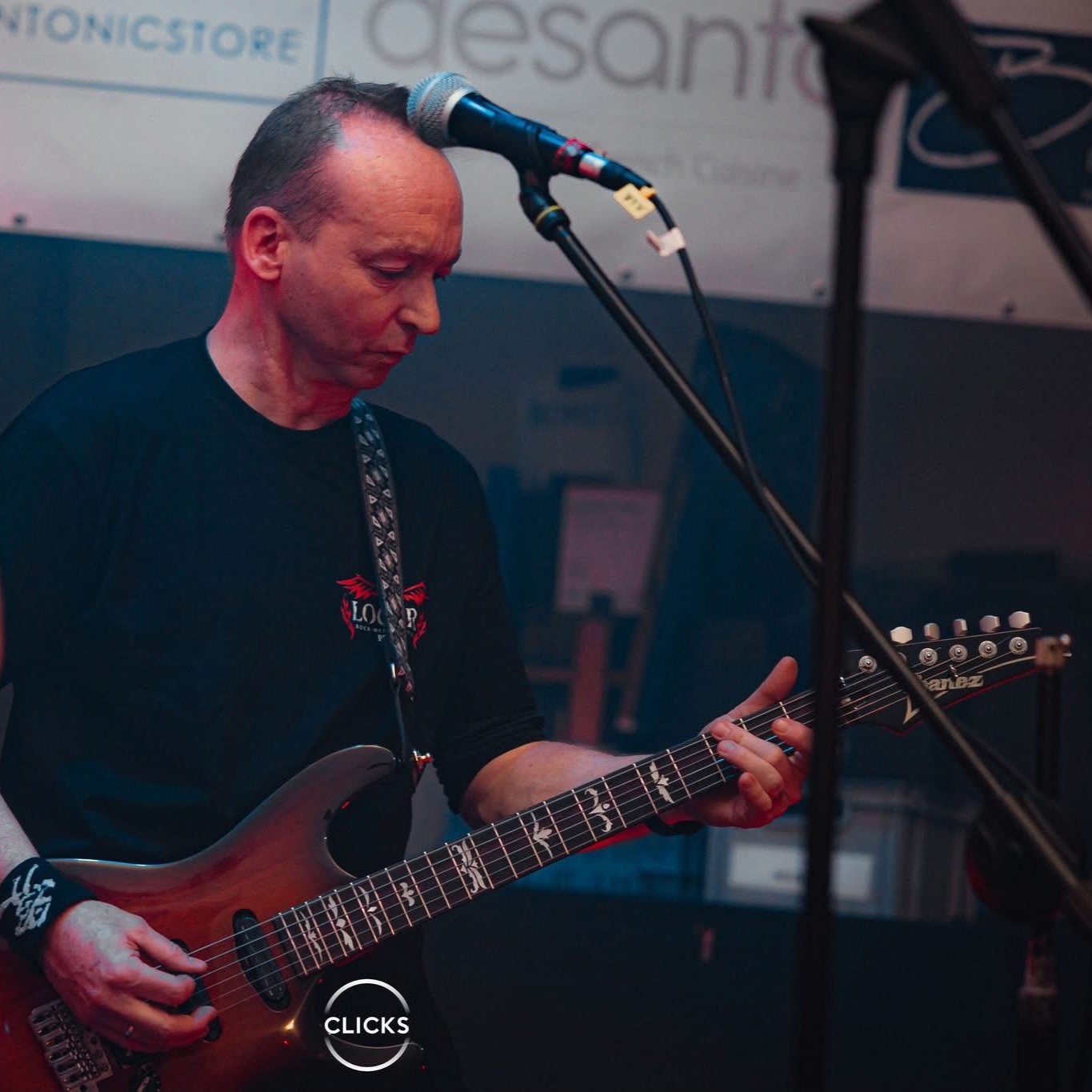 Mike, guitar player of Locura